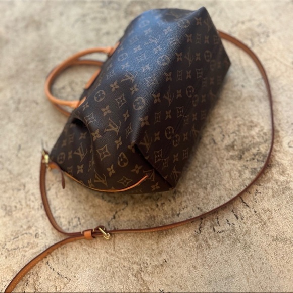 *Authentic* Louis Vuitton Turenne Monogram MM Monogram - Picture 3 of 12